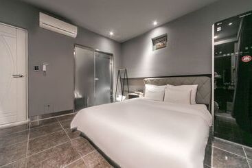 Мотель Changwon Myeongseo-dong Hotel Bucks