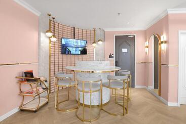 호텔 The Granite Luxury