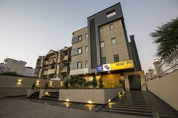 Fabhotel Naman Palace