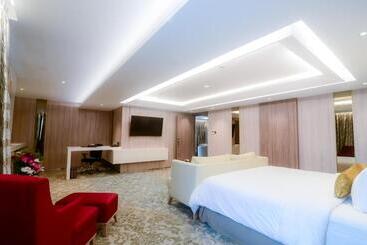 Отель The Excelton