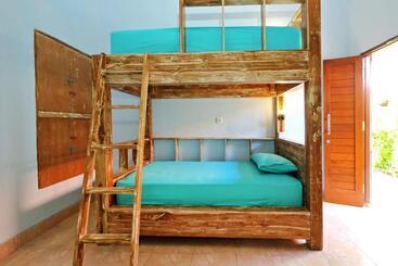 Lembongan Hostel