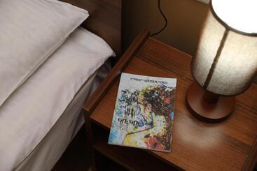 تختخواب و صبحانه Popock Baghramyan