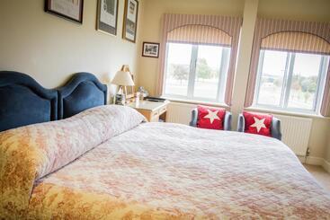 בית מלון כפרי Leander Club