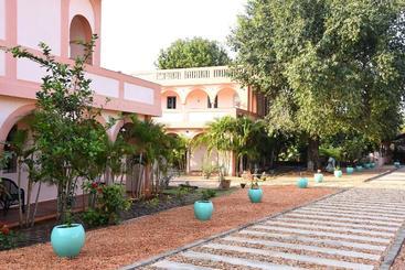 تختخواب و صبحانه Lily Pool Villa