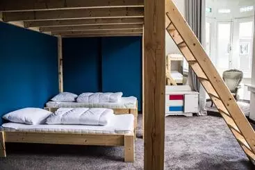 Hostel Roots