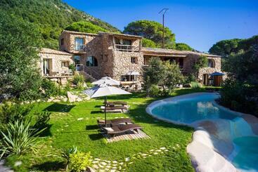 هتل Hôtel Ambassador Palombaggia