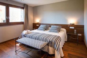 Bed and Breakfast Les Feixes Llargues Casa Amb 7 Suites Lloguer De Casa Sencera, Amb Capacitat Per 14 Persones