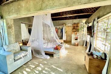 تختخواب و صبحانه Rock And Sea Resort