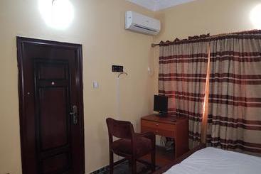 هتل New Gate Lodge & Hospitality Ltd