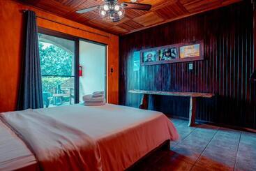 Herberge Bambuda Castle