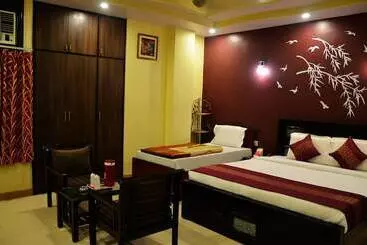 ホテル Jinendra Inn