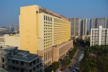 Bed and Breakfast Aristo Serviced Apartment, Room, Apartment Near Kokilaben Dhirubai Ambani Hospital For Family Only
