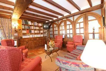 Habitaciones Y Estudios  Hotel Posada De Cantabria   Terraza Panorámica  Gintonic Bar