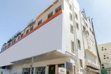 Отель Capital O 5683 Ss Suites