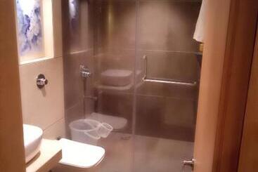 Hotel Rudra Shelter International