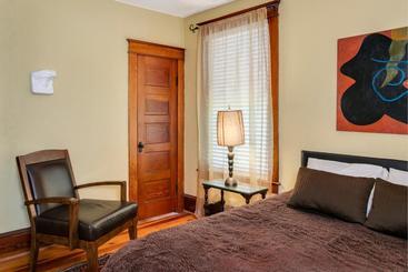 مبيت وإفطار Adora Inn