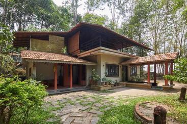 Edakkal Hermitage Resorts