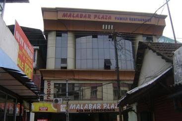 בית מלון כפרי Malabar Plaza