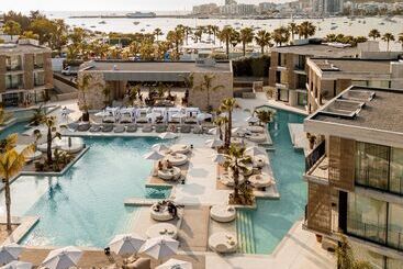 هتل Bonito Ibiza by O Beach