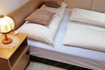 مبيت وإفطار Zsuzsa Panzió