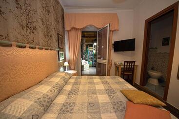 Bed and Breakfast Next Stop 28