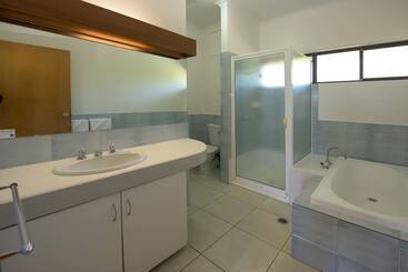 Жильё для туристов Anchorage On Straddie