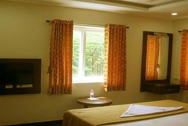 هتل Sri Kapileswara Residency