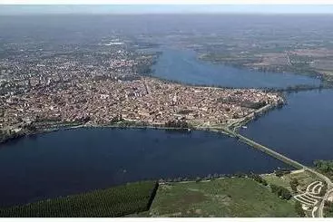 تختخواب و صبحانه Bb Parco Del Mincio