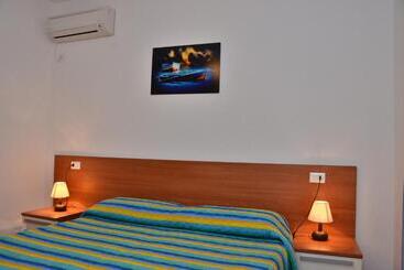 تختخواب و صبحانه Domo Guest House Il Nespolo Fiorito