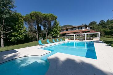 تختخواب و صبحانه Da Noi Due