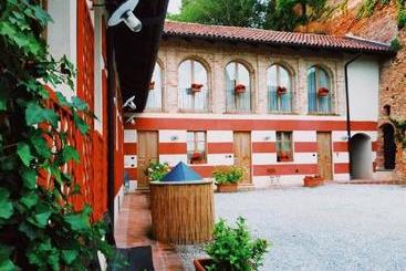 Bed and Breakfast Foresteria Ristorante Conti Roero