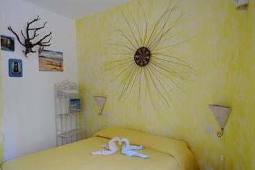 مبيت وإفطار La Pavoncella