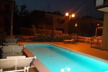 تختخواب و صبحانه Alessio Camere