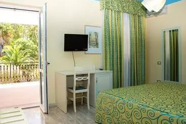 هتل Villa Aurora