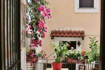 住宿加早餐  La Casa Di Ivana