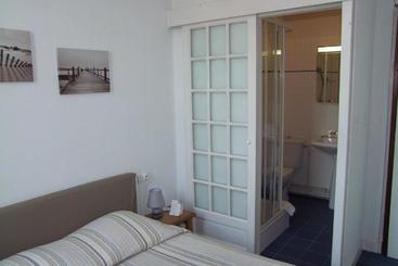 Отель Hôtel 2 étoiles Et Restaurant Le Galet Bleu