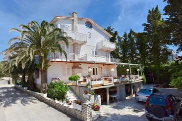 پانسیون Royal Rooms Novalja