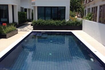 Hotel Limelight Village