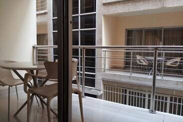 ツーリストアパートメント The Habitat Suites & Apartments Annex