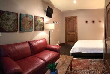 ホテル Torchlight Inn