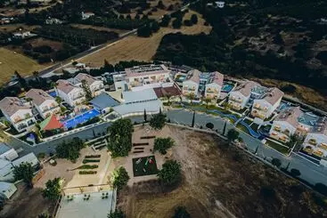 Aparthotel Latchi Escape Hotel & Suites