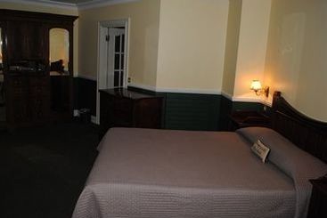 Reddans Of Bettystown Luxury Bed & Breakfast, Restaurant And Bar