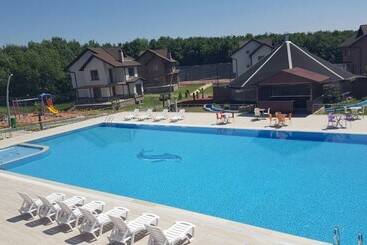 בית מלון כפרי Crystal Continental