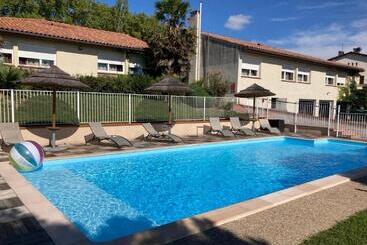 ホテル Logis Hôtel Et Restaurant La Bombardière