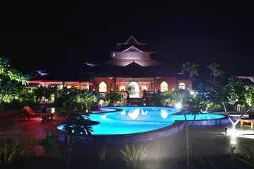 هتل Cherry Bagan
