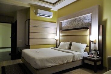 هتل Continental Blue