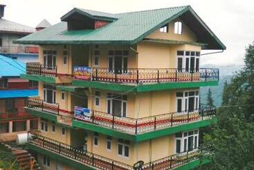 Hotel Pines And Peaks