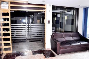 호텔 Treebo Trend Om Residency