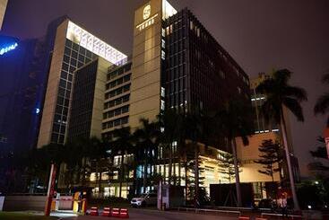 בית מלון כפרי The Thousand Lantern Lake