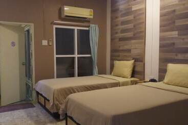 Отель Ploy Resort